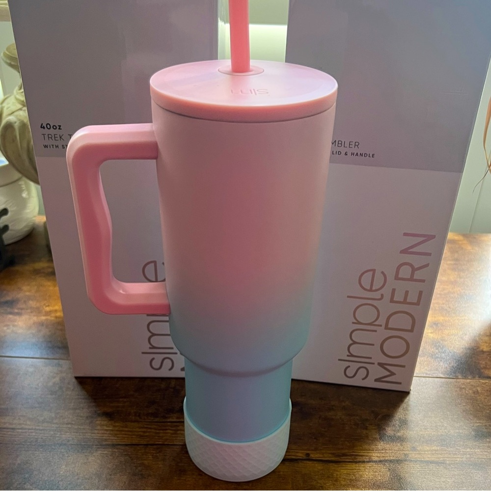 Simple Modern Sweet Taffy. BNIB! Gorgeous!